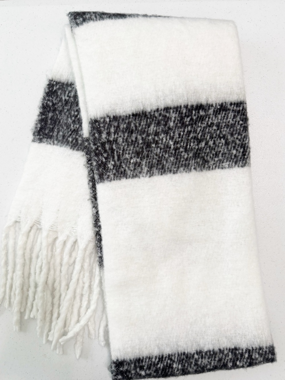 Urban Outfitters Blanket Black & White Chunky Cozy Scarf NWT